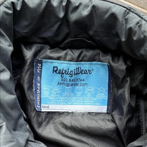 Refrigiwear Men's Black Puffer Jacket - Picture 2 of 4